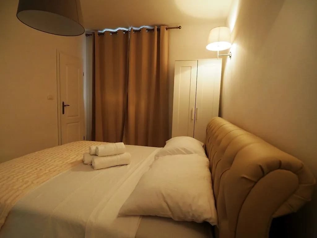 Captain Emo City Apartments Pola Croazia