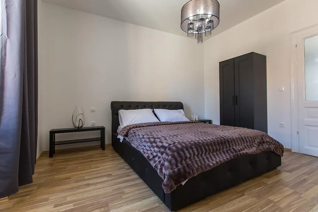 Captain Emo City Apartments Pula
