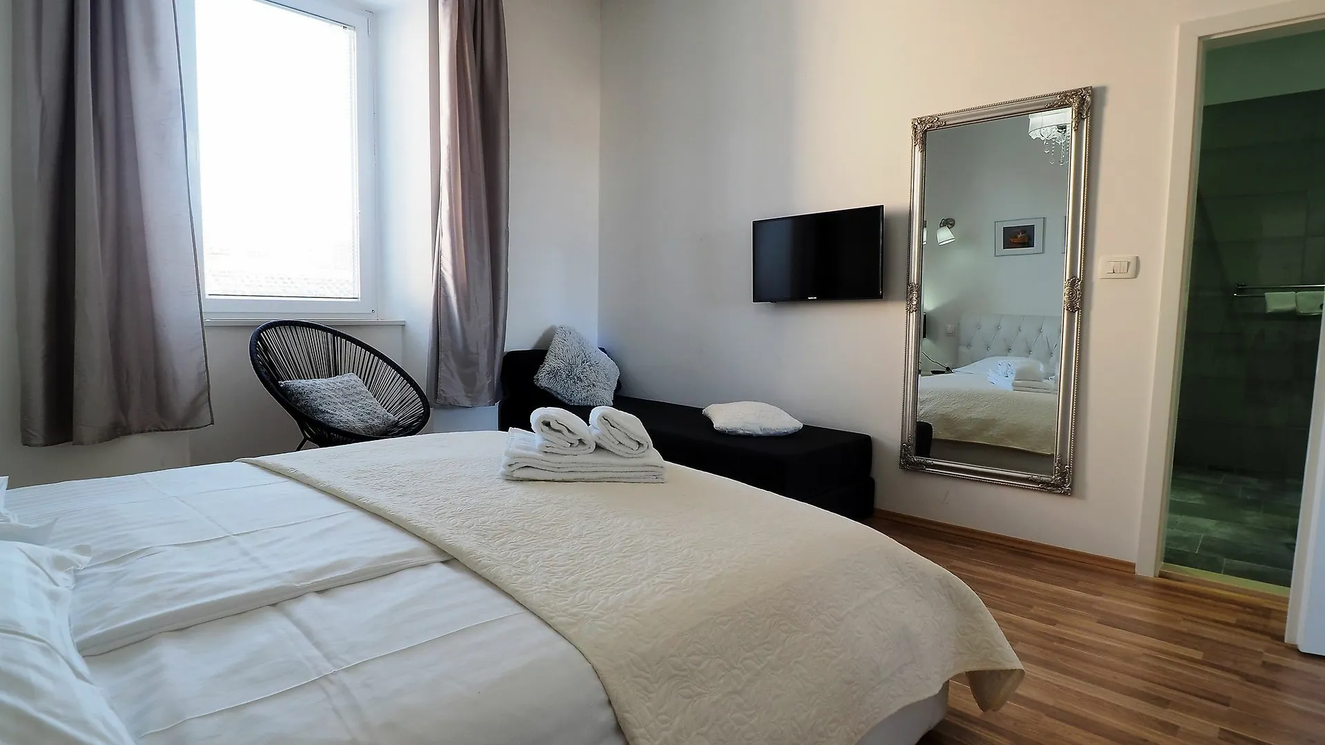 Captain Emo City Apartments Pula